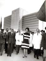 Imagen de la Reina Sofía cuando era princesa durante la inauguración del Hospital Infantil y la Escuela de Enfermería de La Fe Campanar en 1971