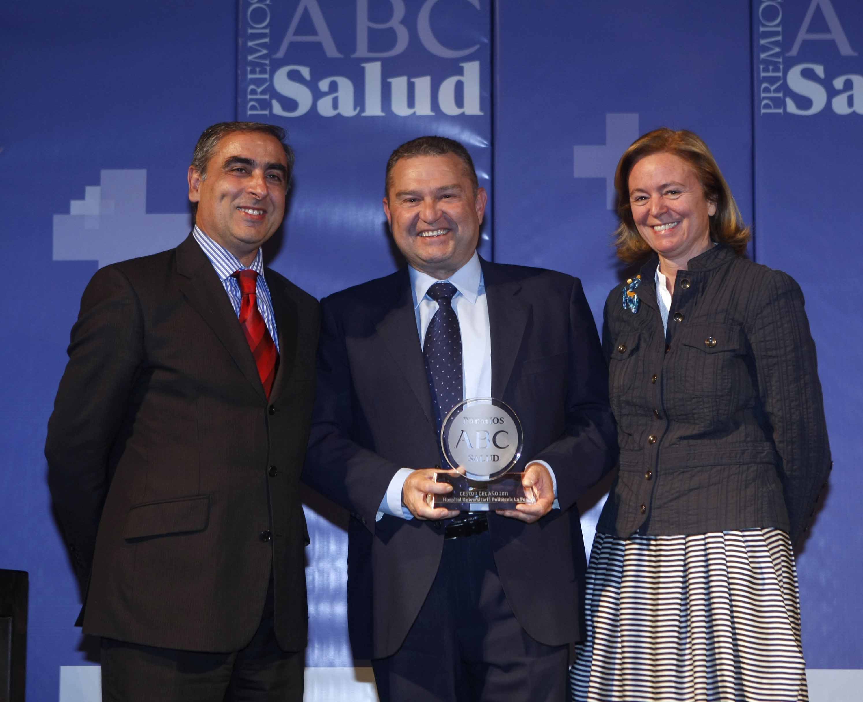 Acto de Entrega Premios ABC Salud 2011- El gerente de La Fe- Dr Melchor Hoyos recibiendo el Premio a la Mejor Gestión