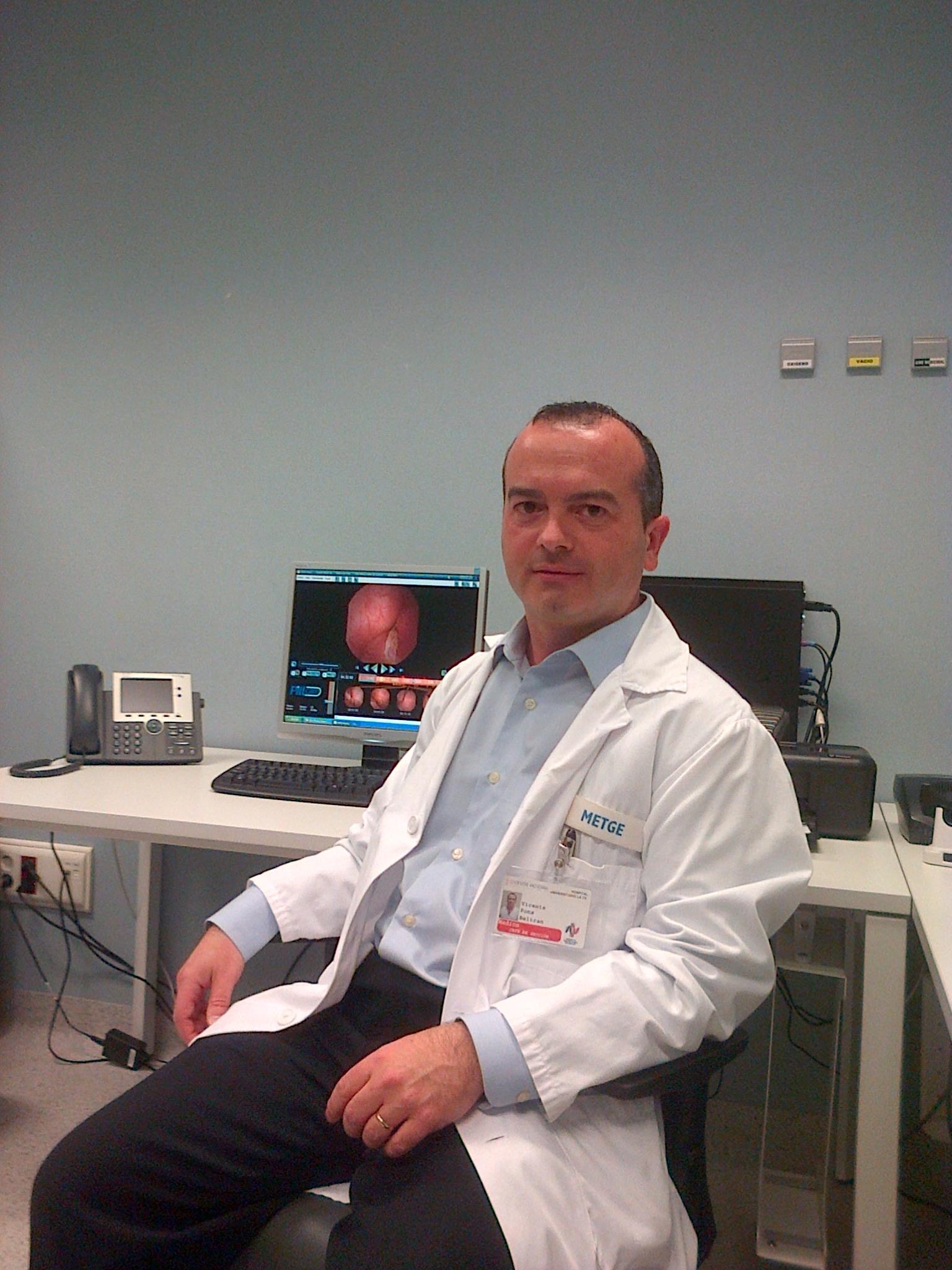 Dr. Pons, Jefe de la Unidad de Endoscopia Digestiva del Hospital La Fe 