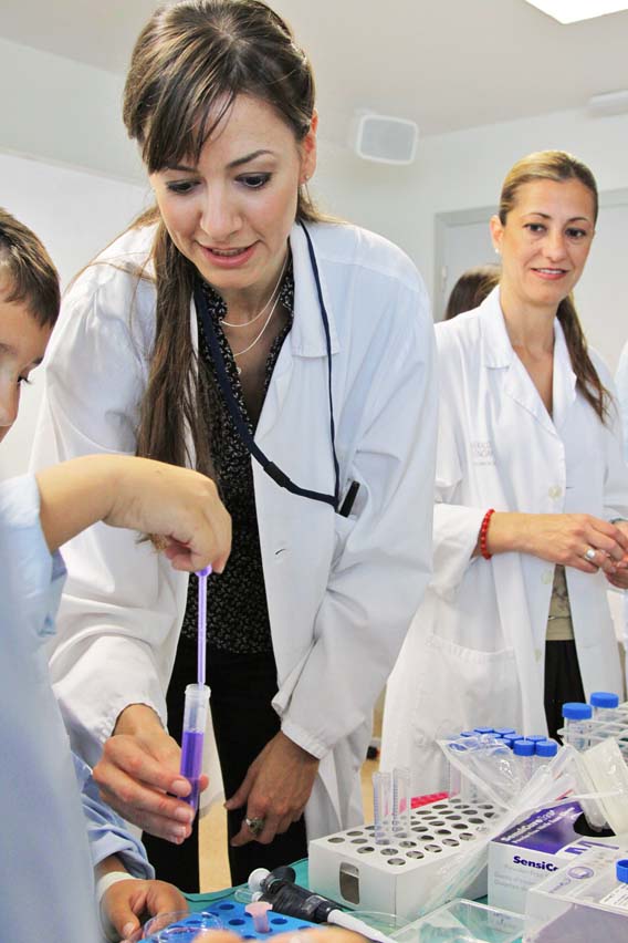 Taller de Ciencia Divertida con los niños ingresados del Hospital La Fe 