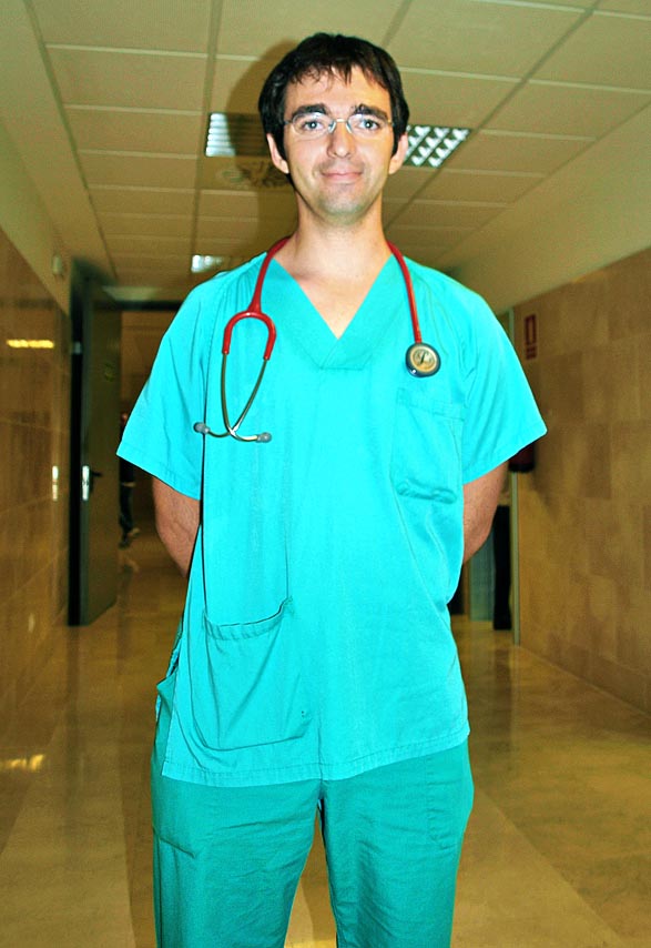 Un paciente del Hospital La Fe estudia Medicina tras superar su enfermedad 