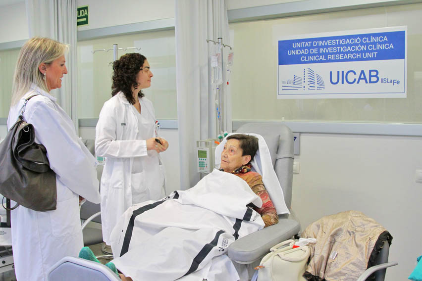 Una paciente atendida en la nueva Unidad de Investigación Clínica