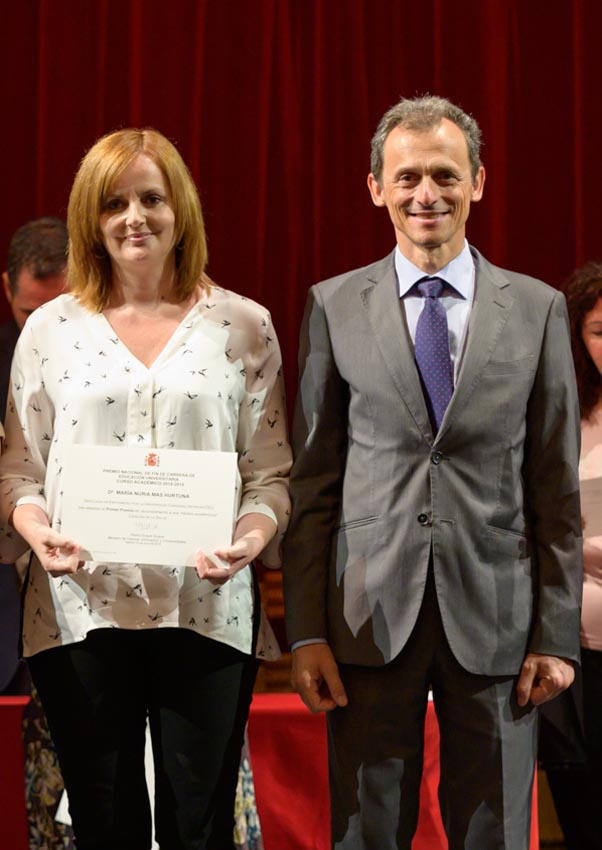 Nuria Mas con el ministro Pedro Duque