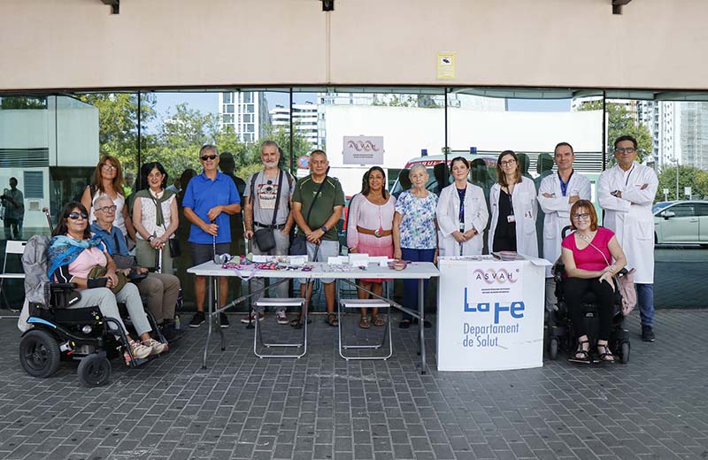 mesa informativa Asociación Valenciana de Personas Afectadas de Ataxias Herditarias 