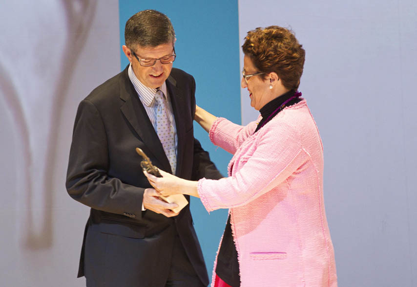 Juan Galán recibiendo premio Valencianos del Siglo XXI de Las Provincias